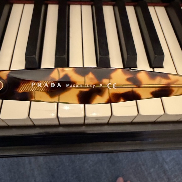 Prada Black/Tortoise shell Sunglasses with gradient brown lenses main image 4